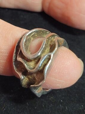 Wavy abstract sterling silver ring, unique design. Approx size 5.5
